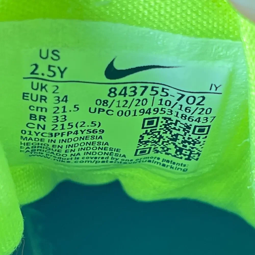 Nike Air Foamposite Pro Volt Neon Yellow Sneakers 843755-702 Youth Size 2.5Y